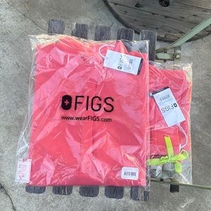 Hot Coral Rafaela oversized small scrub top + Zamora small petite joggers